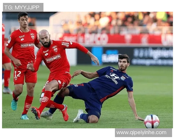 卡昂主场迎战格勒诺布尔争夺法乙联赛关键三分之战